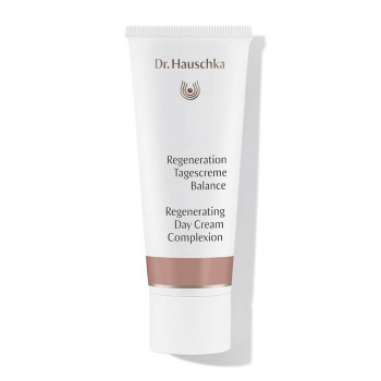 Dr. Hauschka Regenerating Day Cream Complexion: smoothing facial care with mineral pigments, visually balancing Dr. Hauschka Regenerating Day Cream Complexion